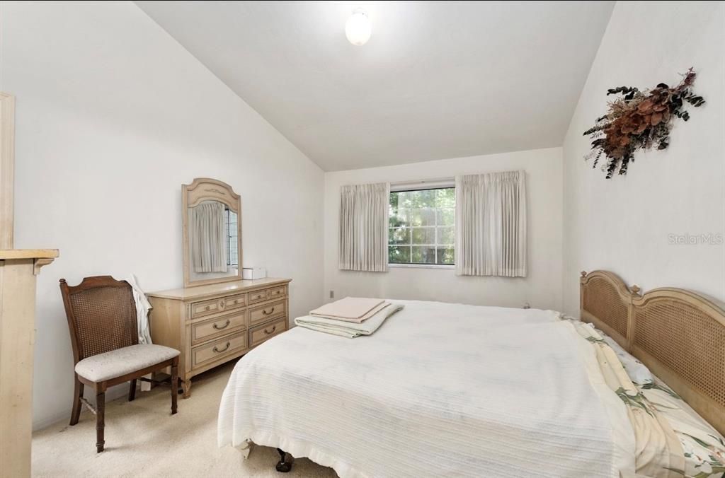 Active With Contract: $174,900 (2 beds, 2 baths, 1250 Square Feet)