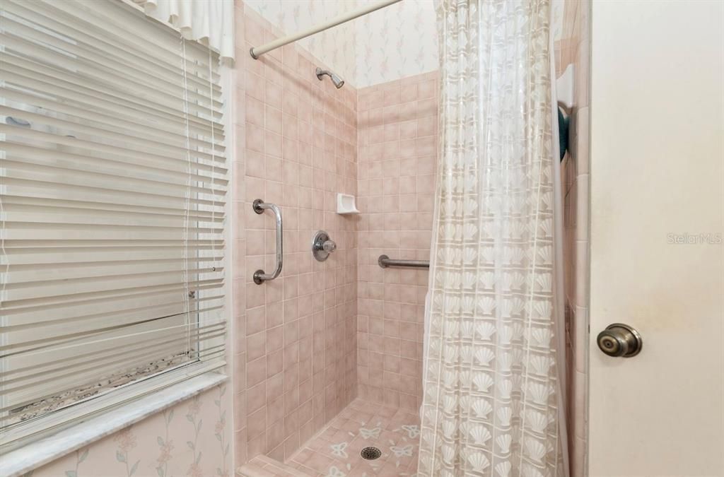 Active With Contract: $174,900 (2 beds, 2 baths, 1250 Square Feet)