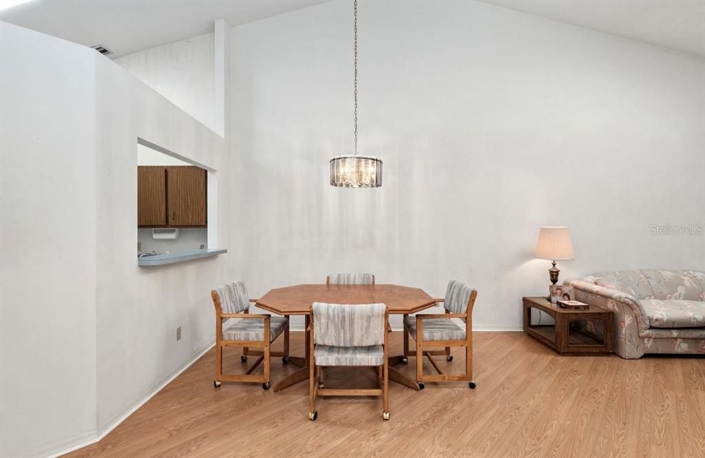 Active With Contract: $174,900 (2 beds, 2 baths, 1250 Square Feet)