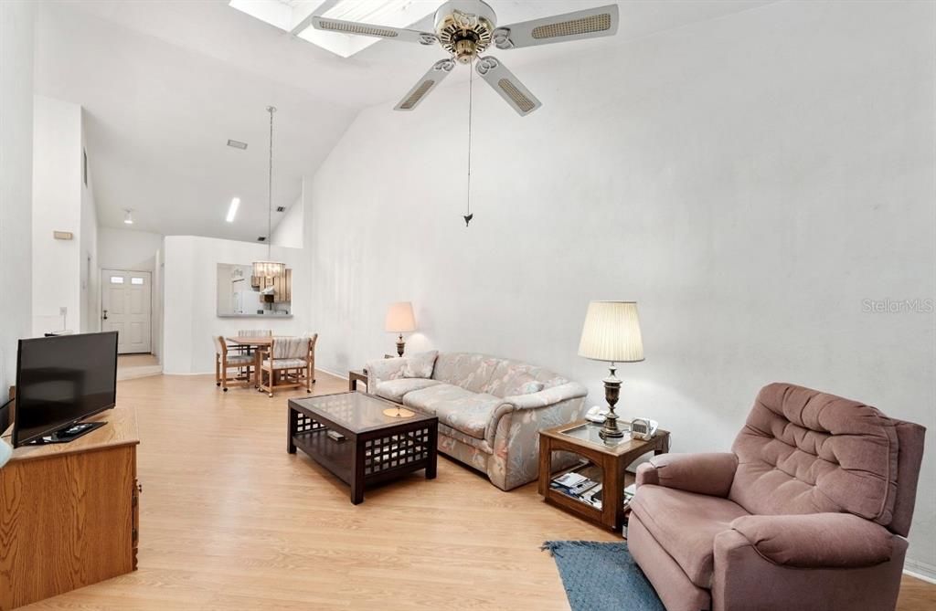 Active With Contract: $174,900 (2 beds, 2 baths, 1250 Square Feet)