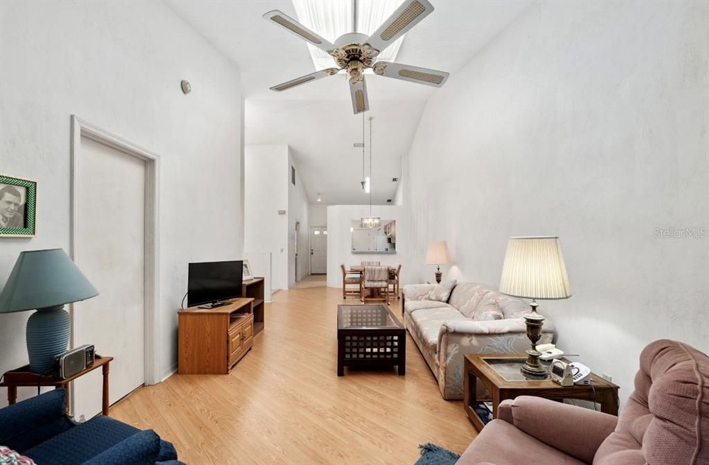 Active With Contract: $174,900 (2 beds, 2 baths, 1250 Square Feet)