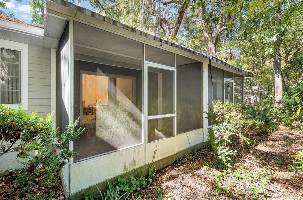 Active With Contract: $174,900 (2 beds, 2 baths, 1250 Square Feet)