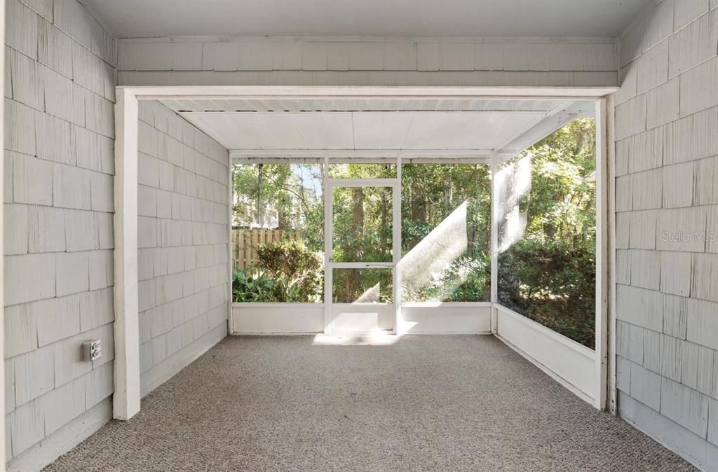 Active With Contract: $174,900 (2 beds, 2 baths, 1250 Square Feet)