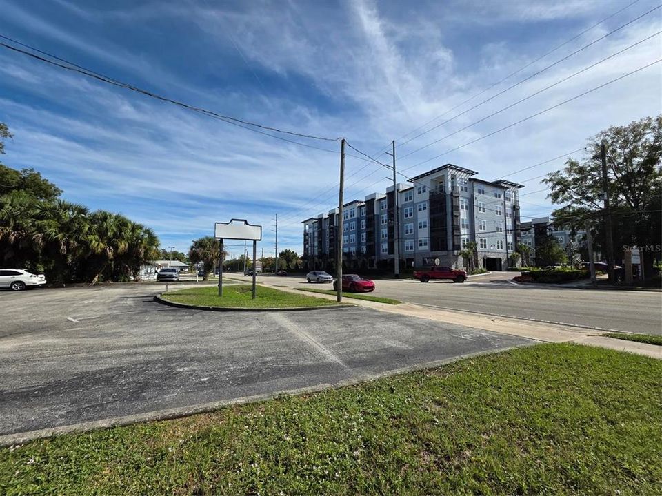 待售: $750,000 (0 贝兹, 0 浴室, 952 平方英尺)