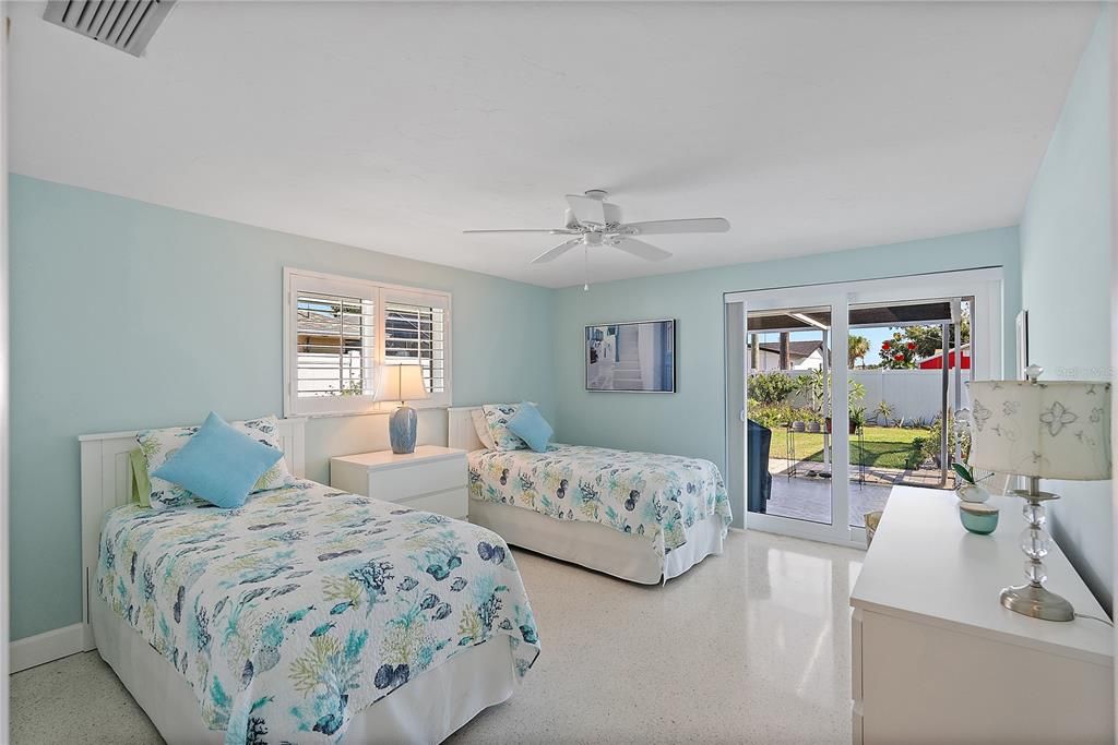 合同活跃: $398,000 (2 贝兹, 2 浴室, 1291 平方英尺)