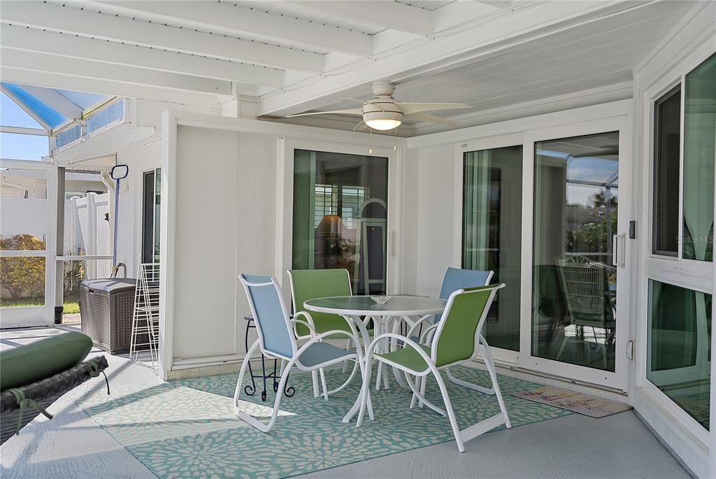 合同活跃: $398,000 (2 贝兹, 2 浴室, 1291 平方英尺)