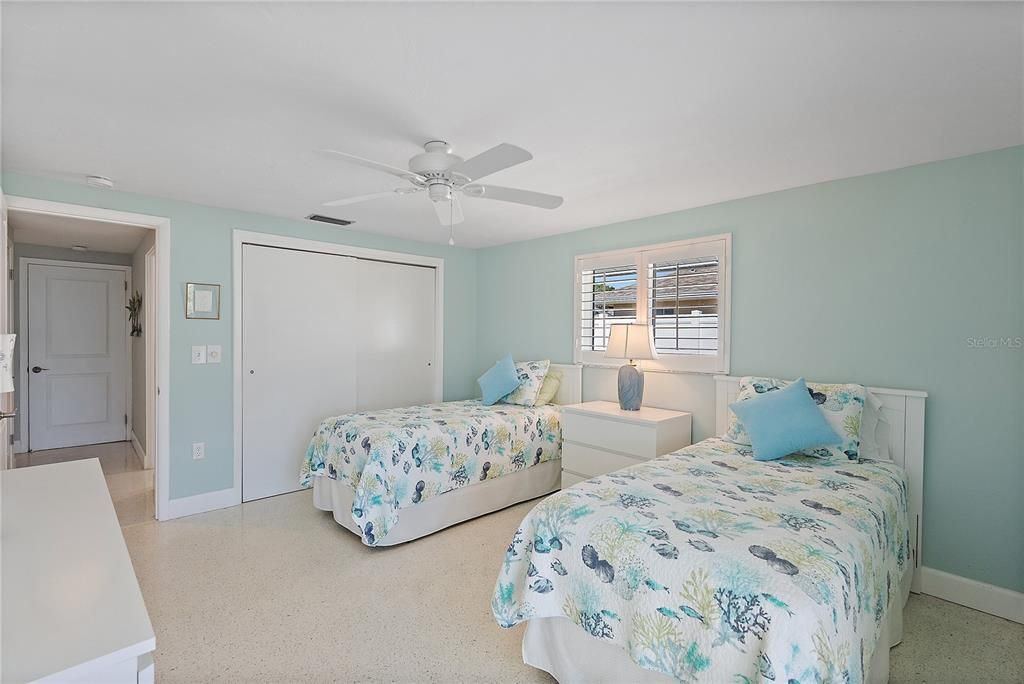 合同活跃: $398,000 (2 贝兹, 2 浴室, 1291 平方英尺)