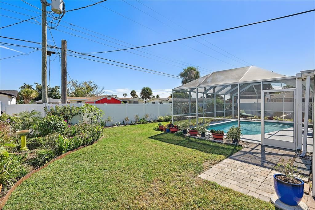 合同活跃: $398,000 (2 贝兹, 2 浴室, 1291 平方英尺)