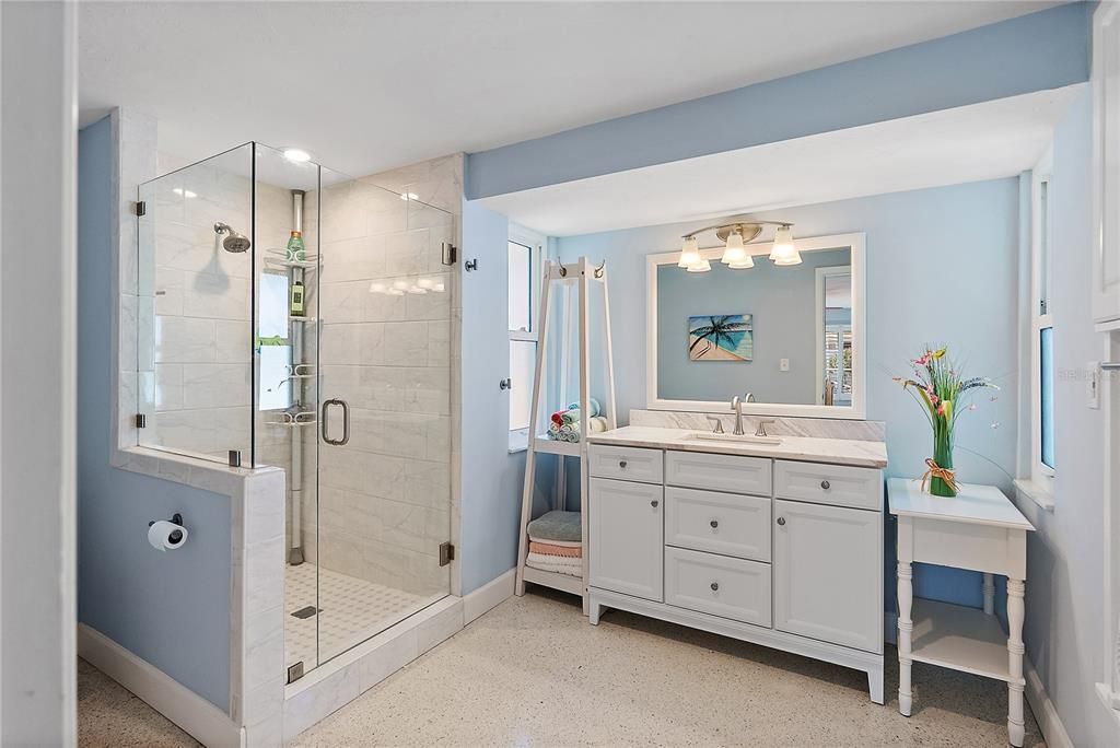 合同活跃: $398,000 (2 贝兹, 2 浴室, 1291 平方英尺)