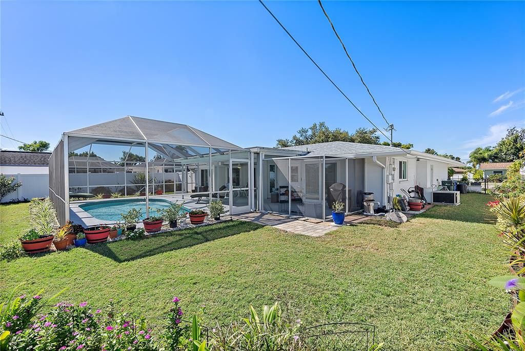 合同活跃: $398,000 (2 贝兹, 2 浴室, 1291 平方英尺)