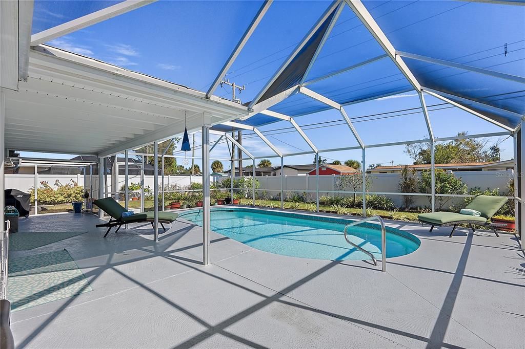 合同活跃: $398,000 (2 贝兹, 2 浴室, 1291 平方英尺)