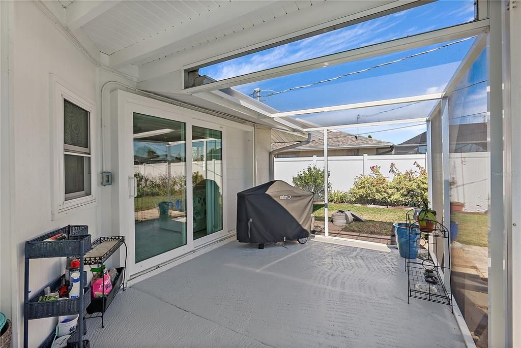 合同活跃: $398,000 (2 贝兹, 2 浴室, 1291 平方英尺)