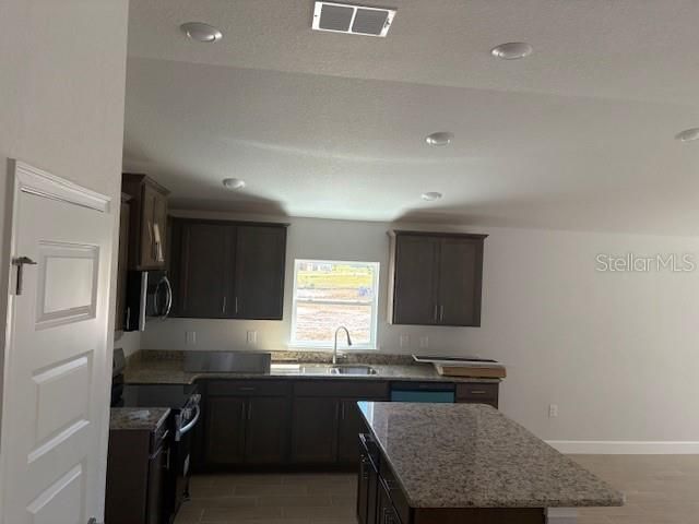 En Venta: $332,100 (3 camas, 2 baños, 1720 Pies cuadrados)