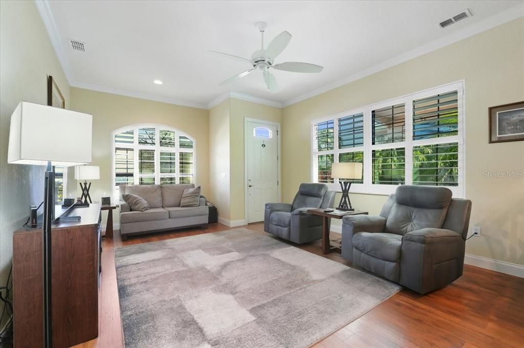 待售: $579,900 (2 贝兹, 2 浴室, 1276 平方英尺)