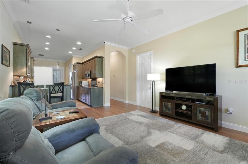 待售: $579,900 (2 贝兹, 2 浴室, 1276 平方英尺)