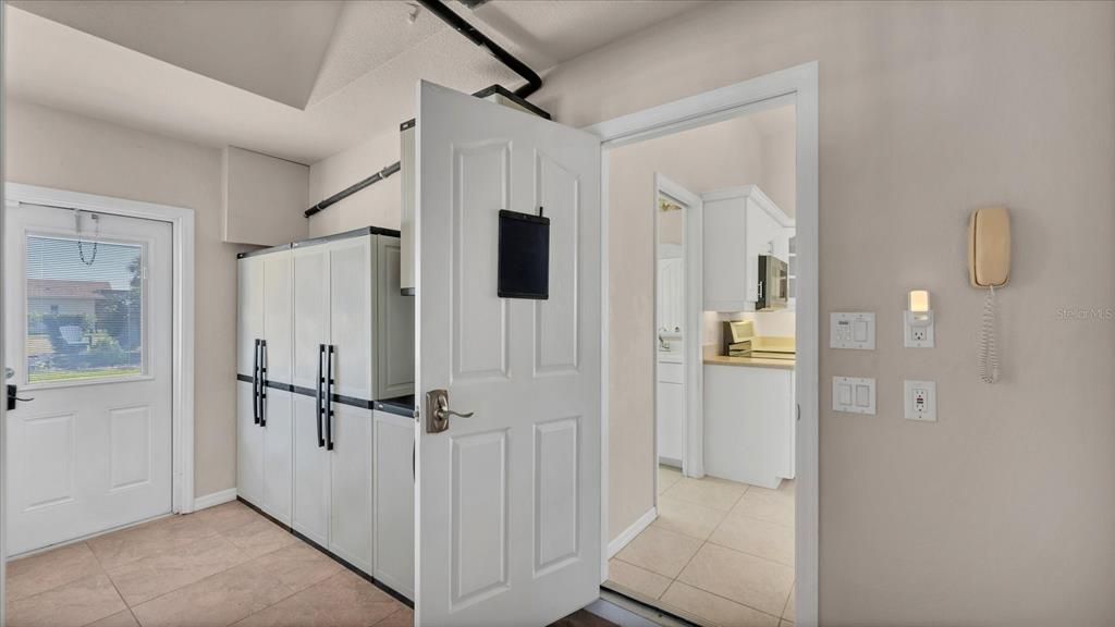 На продажу: $675,000 (4 спален, 2 ванн, 2530 Квадратных фут)