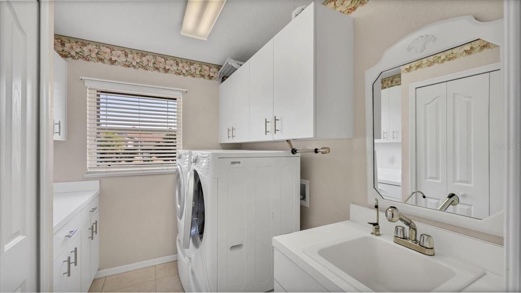 На продажу: $675,000 (4 спален, 2 ванн, 2530 Квадратных фут)