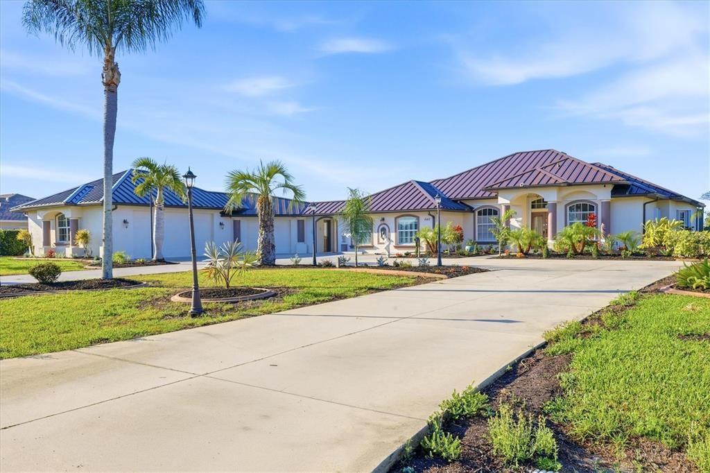 Active With Contract: $645,000 (3 beds, 2 baths, 2530 Square Feet)