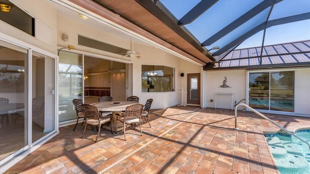 На продажу: $675,000 (4 спален, 2 ванн, 2530 Квадратных фут)