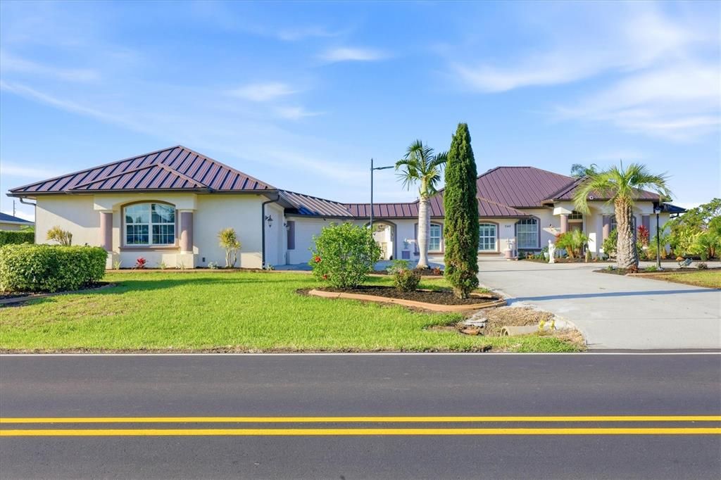 Active With Contract: $645,000 (3 beds, 2 baths, 2530 Square Feet)