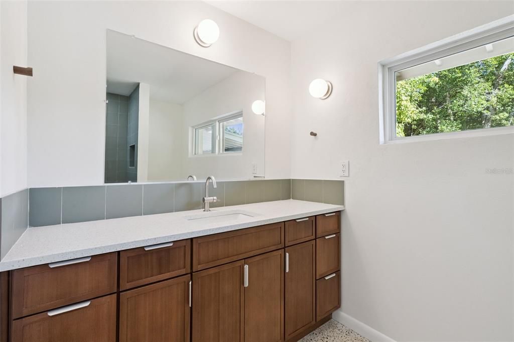 Activo con contrato: $419,900 (3 camas, 2 baños, 1521 Pies cuadrados)