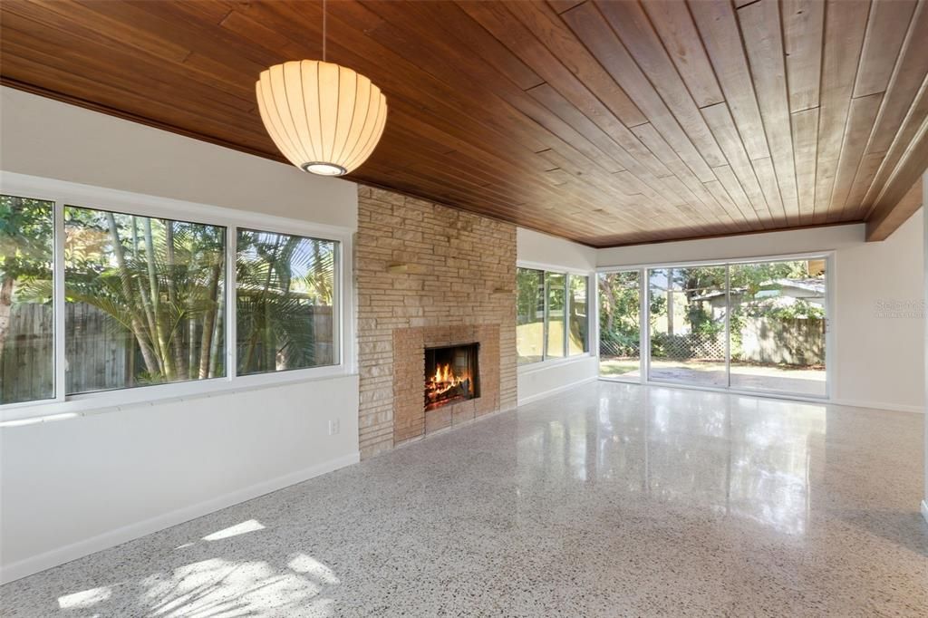 Activo con contrato: $419,900 (3 camas, 2 baños, 1521 Pies cuadrados)