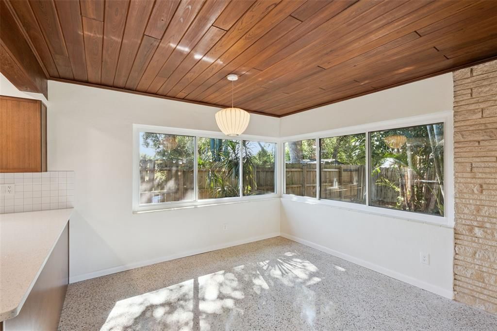 Activo con contrato: $419,900 (3 camas, 2 baños, 1521 Pies cuadrados)