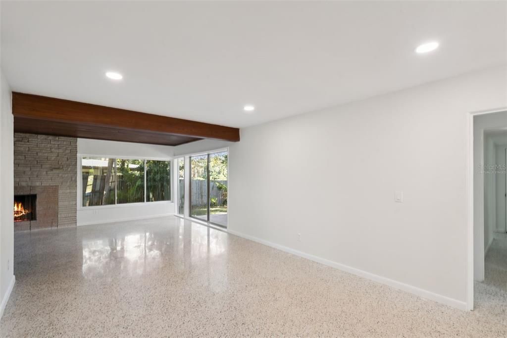 Activo con contrato: $419,900 (3 camas, 2 baños, 1521 Pies cuadrados)