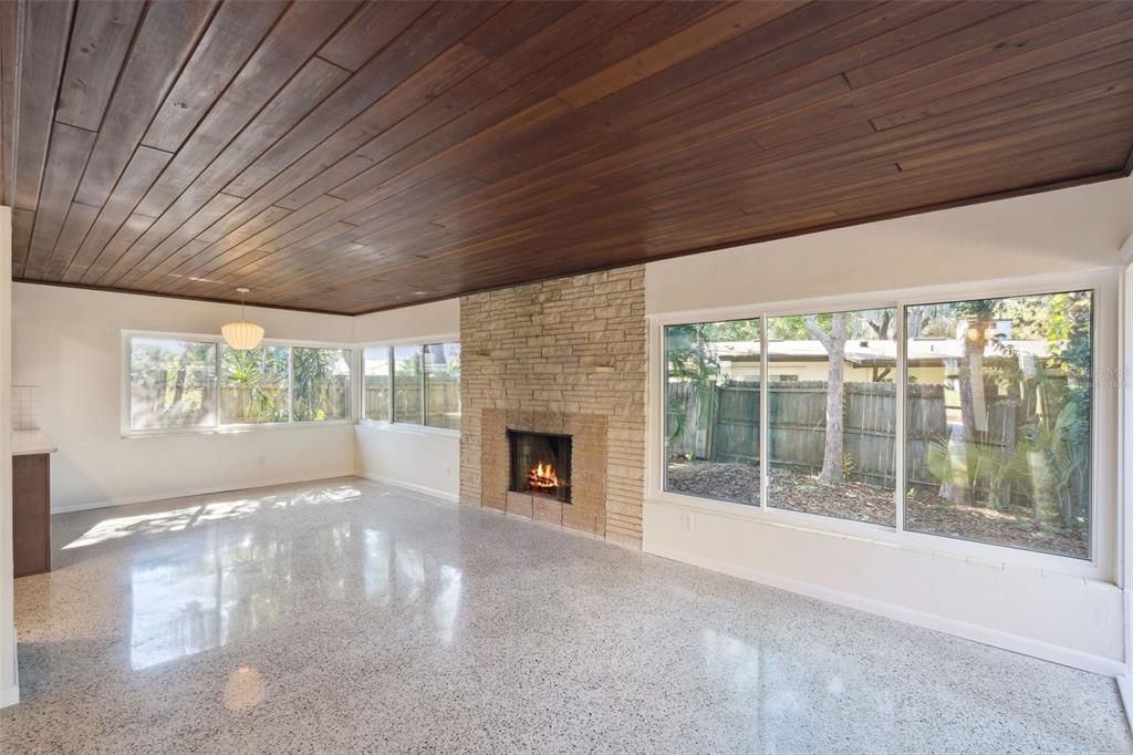 Activo con contrato: $419,900 (3 camas, 2 baños, 1521 Pies cuadrados)