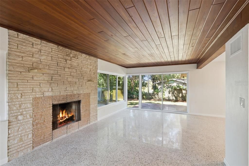 Activo con contrato: $419,900 (3 camas, 2 baños, 1521 Pies cuadrados)