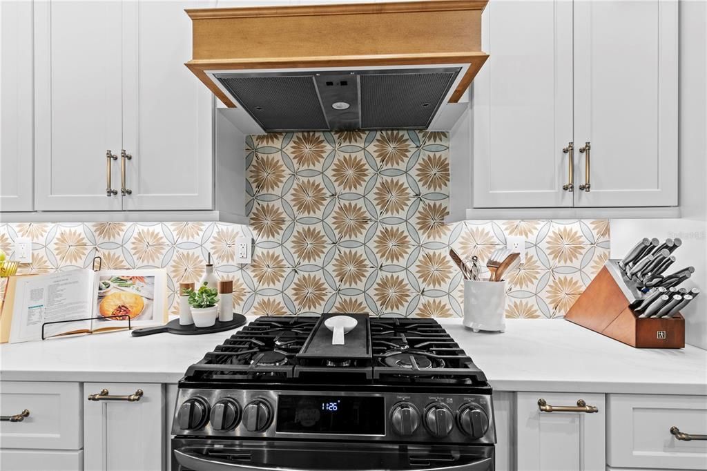 Под контрактом: $679,900 (5 спален, 3 ванн, 2574 Квадратных фут)