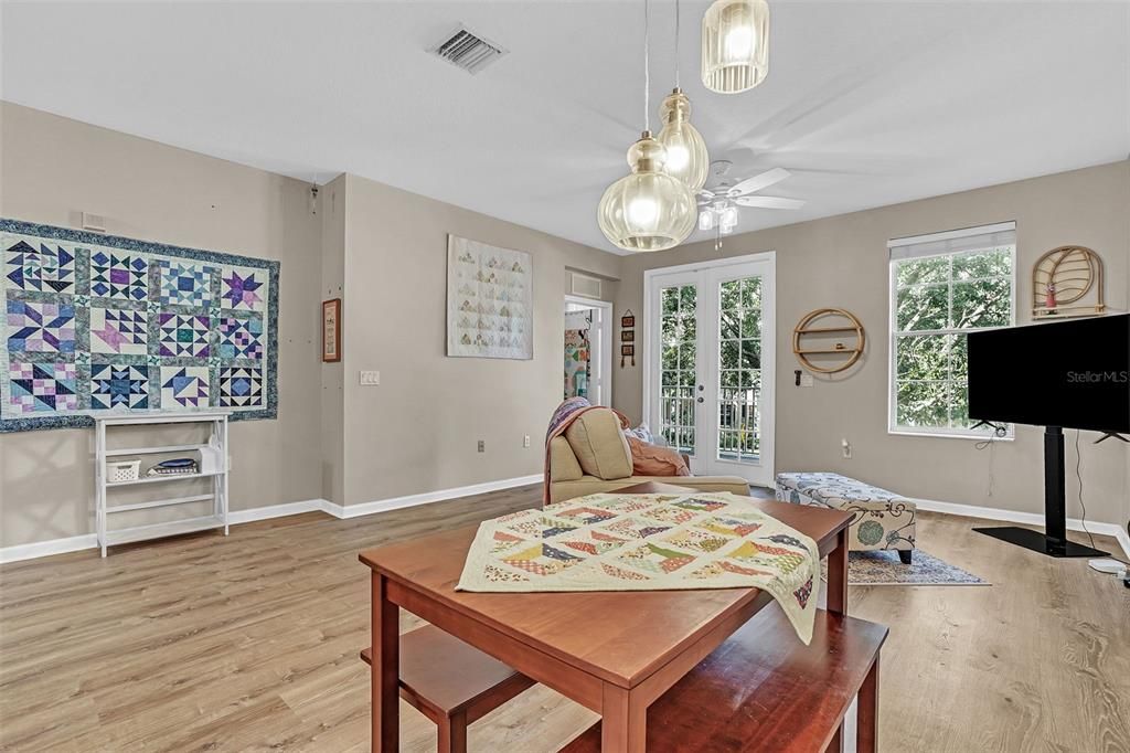 待售: $463,000 (2 贝兹, 2 浴室, 1251 平方英尺)