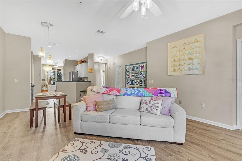 待售: $463,000 (2 贝兹, 2 浴室, 1251 平方英尺)