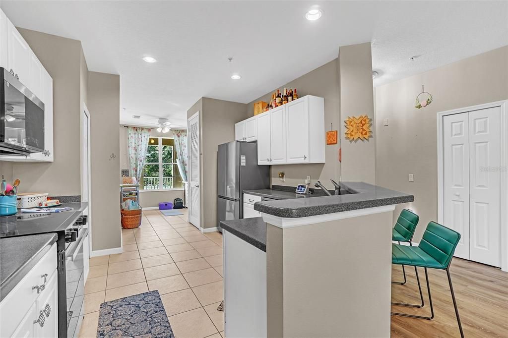 待售: $463,000 (2 贝兹, 2 浴室, 1251 平方英尺)