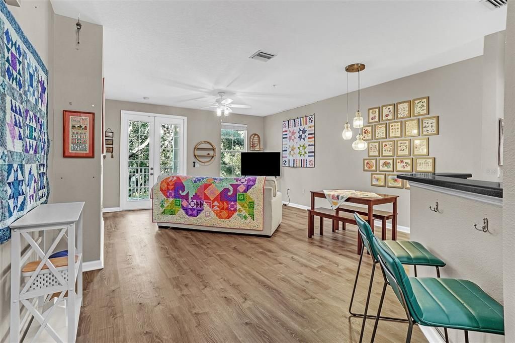 待售: $463,000 (2 贝兹, 2 浴室, 1251 平方英尺)