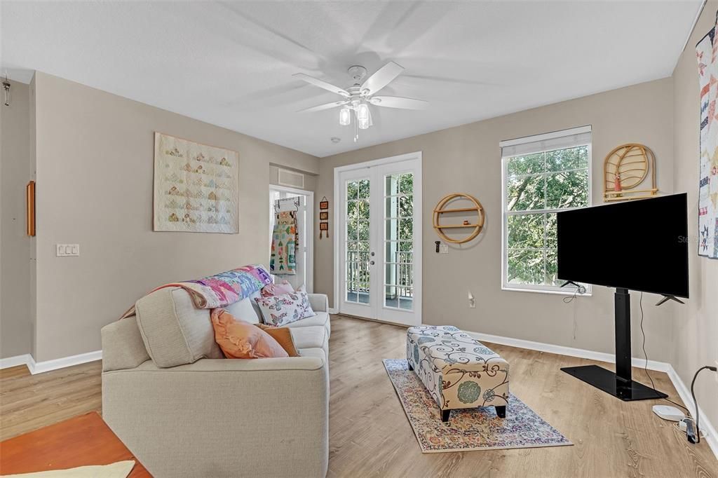 待售: $463,000 (2 贝兹, 2 浴室, 1251 平方英尺)