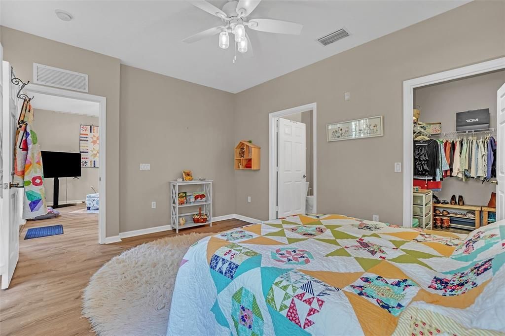 待售: $463,000 (2 贝兹, 2 浴室, 1251 平方英尺)