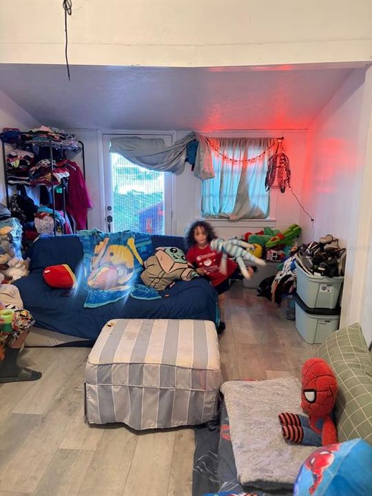 На продажу: $450,000 (7 спален, 0 ванн, 3729 Квадратных фут)