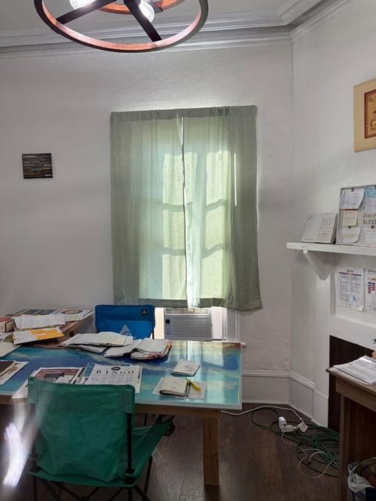 待售: $444,000 (7 贝兹, 0 浴室, 3729 平方英尺)