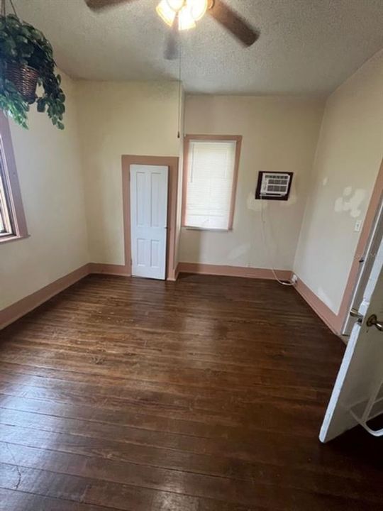 На продажу: $450,000 (7 спален, 0 ванн, 3729 Квадратных фут)