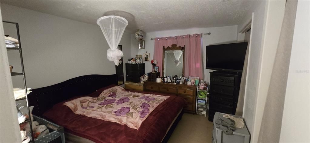 Под контрактом: $339,000 (4 спален, 0 ванн, 1634 Квадратных фут)