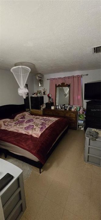 Под контрактом: $339,000 (4 спален, 0 ванн, 1634 Квадратных фут)