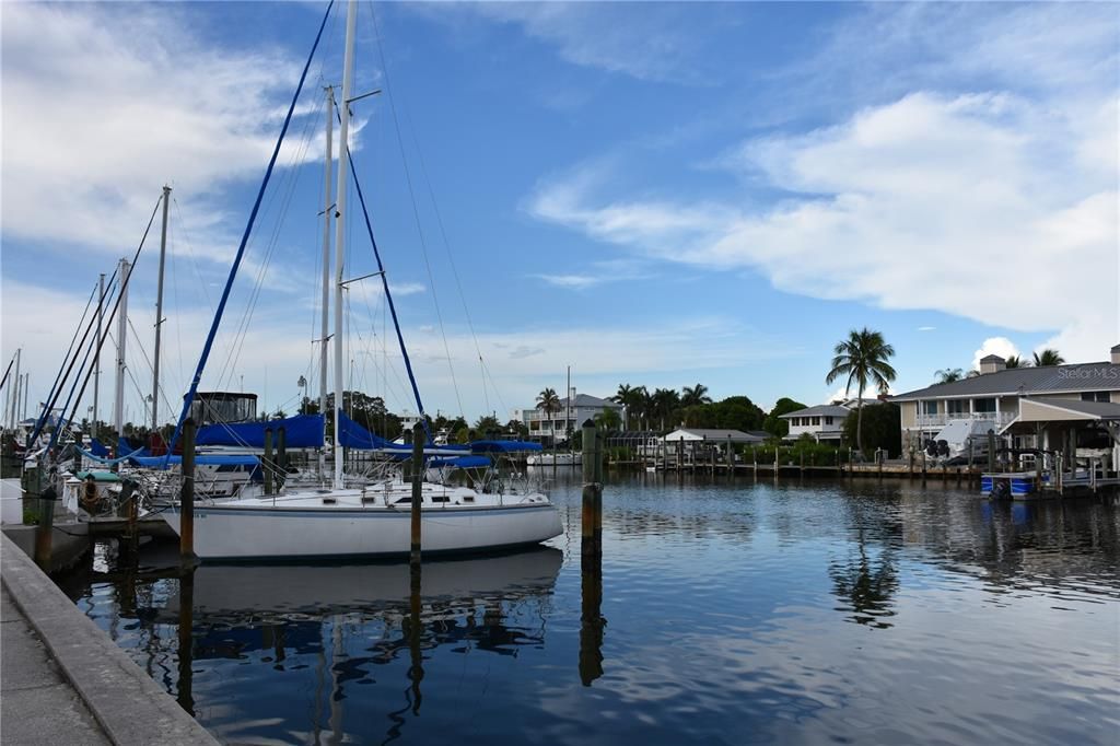 For Sale: $440,000 (2 beds, 2 baths, 1433 Square Feet)