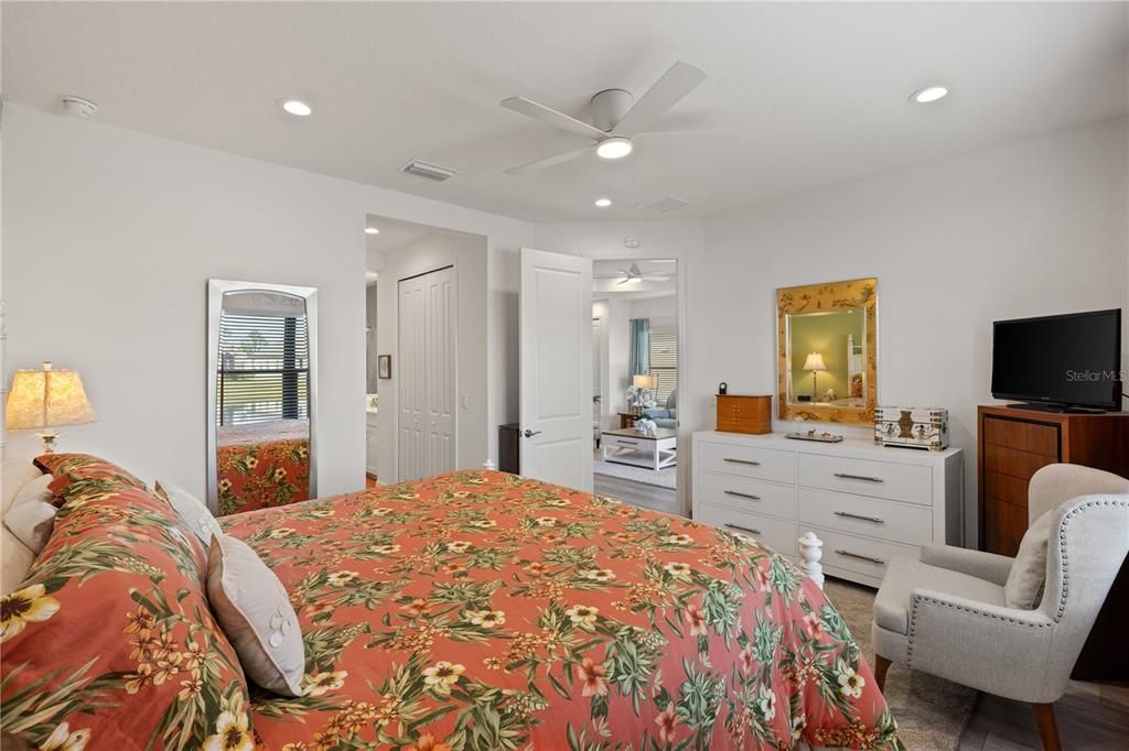 For Sale: $440,000 (2 beds, 2 baths, 1433 Square Feet)