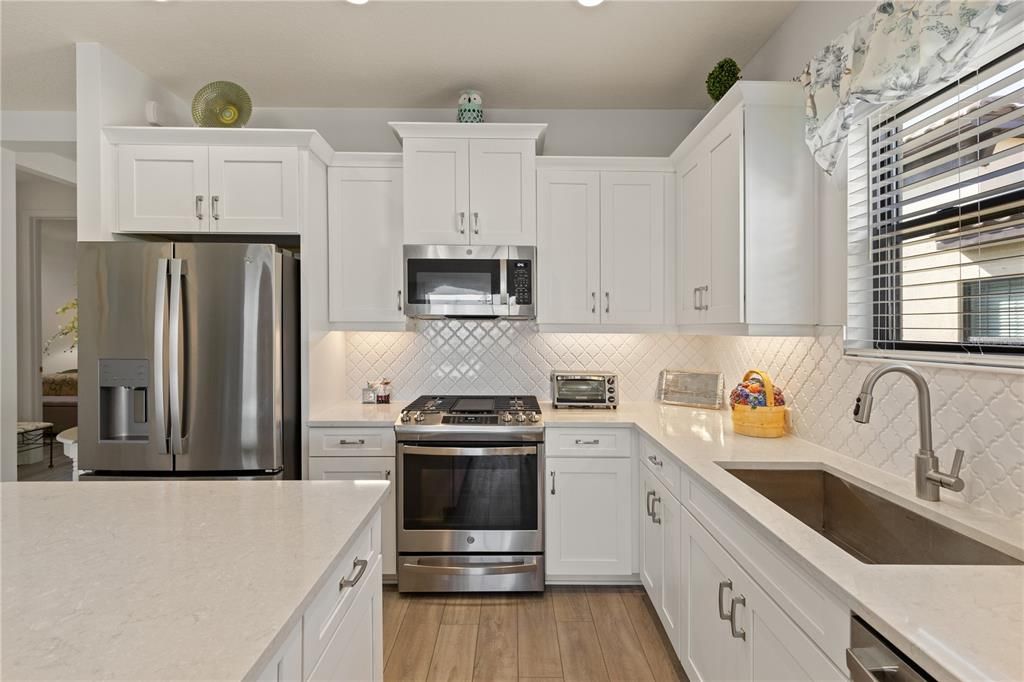 For Sale: $440,000 (2 beds, 2 baths, 1433 Square Feet)