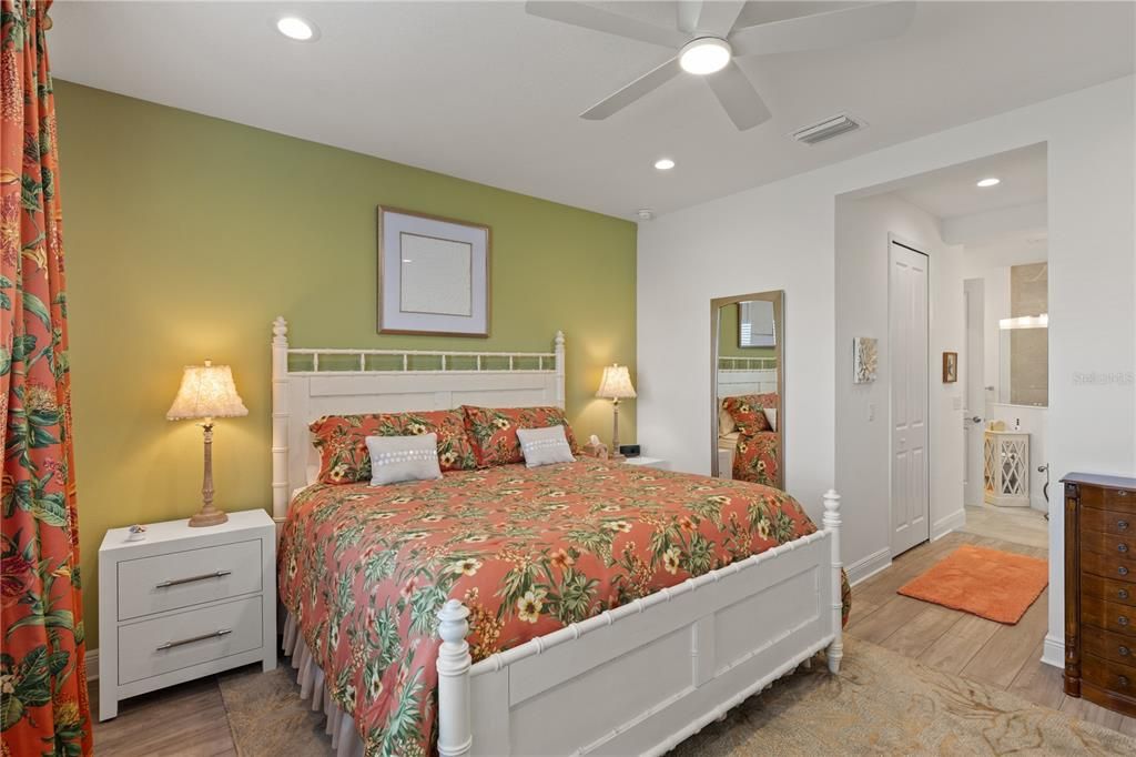 For Sale: $440,000 (2 beds, 2 baths, 1433 Square Feet)