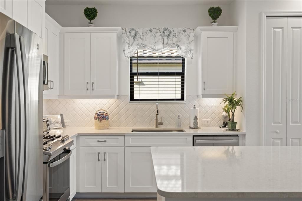 For Sale: $440,000 (2 beds, 2 baths, 1433 Square Feet)