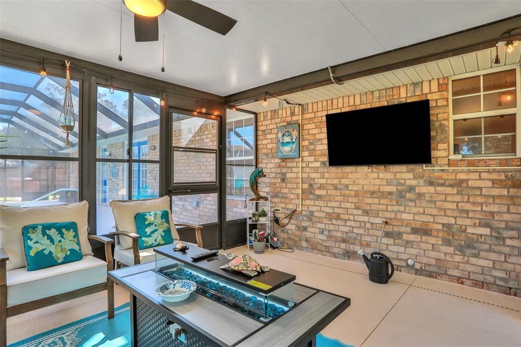 合同活跃: $459,900 (4 贝兹, 3 浴室, 2451 平方英尺)