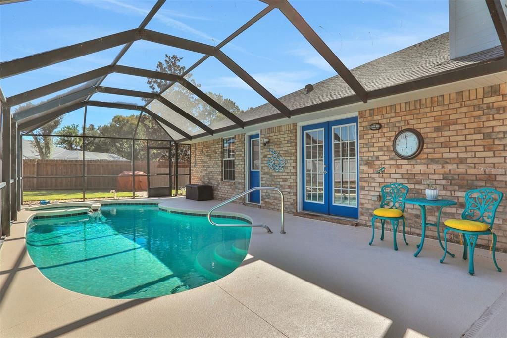 合同活跃: $459,900 (4 贝兹, 3 浴室, 2451 平方英尺)