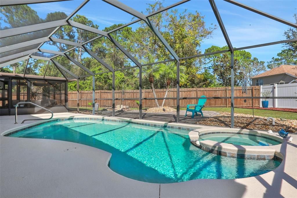 合同活跃: $459,900 (4 贝兹, 3 浴室, 2451 平方英尺)